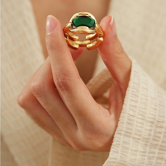 Green emerald ring, Statement gold ring, chunky gold ring, green gem ring gold - Picture 3 of 4